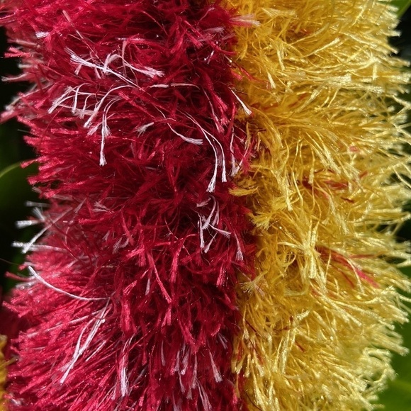 Hawaiian Custom Red Gold Off-White Eyelash Yarn Lei Graduation Celebration - Picture 12 of 15